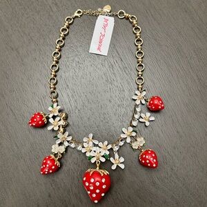New Betsey Johnson Strawberry 🍓 Charm Statement Necklace